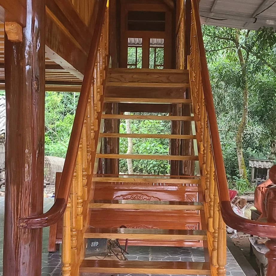 Bộ Cầu Thang & Vách Gỗ Phòng Khách - Bảo Thắng