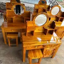 Bàn trang điểm có gương làm từ gỗ